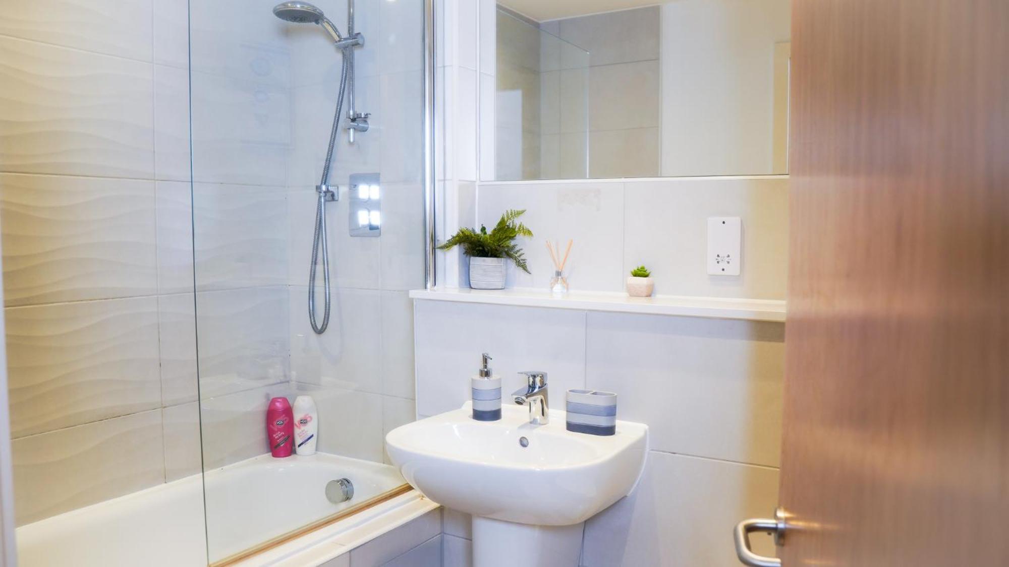 Manchester City Centre Apt With Balcony & Free Parking - Including Free 1-Hour Late Check-Out For Bookings On The 29Th 31St May, Justeat Voucher For 2-Night Stays Minimum! מנצ'סטר מראה חיצוני תמונה