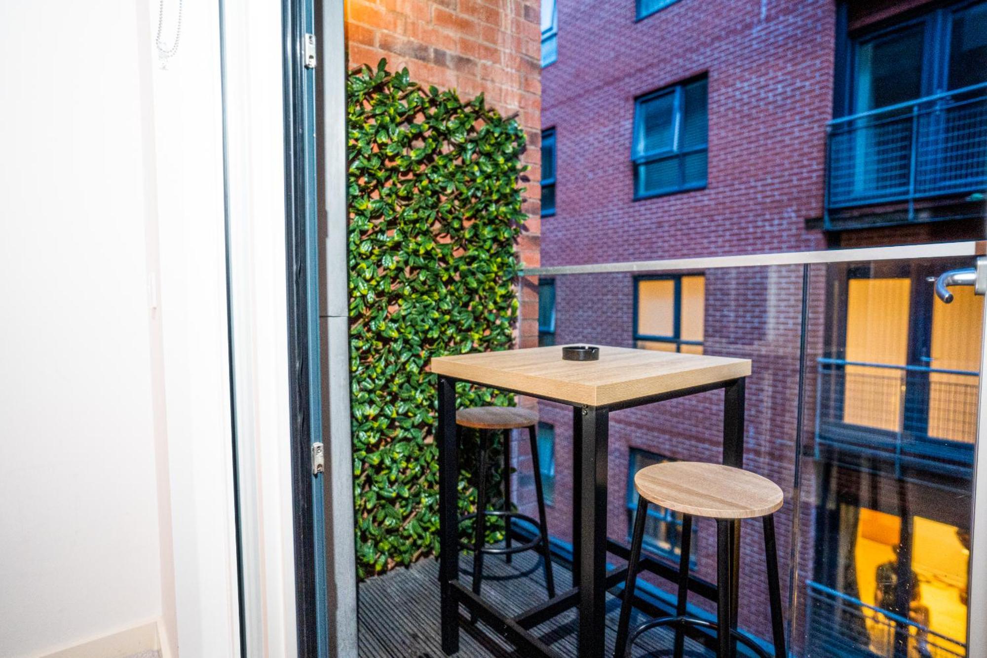 Manchester City Centre Apt With Balcony & Free Parking - Including Free 1-Hour Late Check-Out For Bookings On The 29Th 31St May, Justeat Voucher For 2-Night Stays Minimum! מנצ'סטר מראה חיצוני תמונה