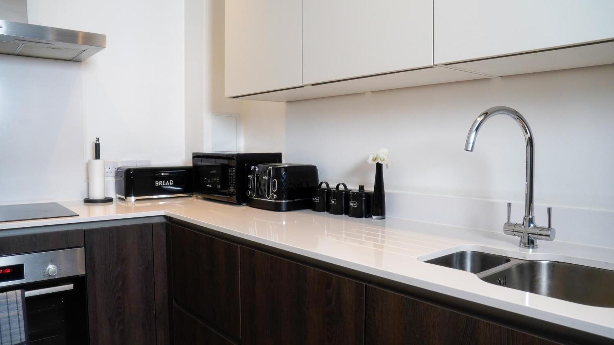 Manchester City Centre Apt With Balcony & Free Parking - Including Free 1-Hour Late Check-Out For Bookings On The 29Th 31St May, Justeat Voucher For 2-Night Stays Minimum! מנצ'סטר מראה חיצוני תמונה